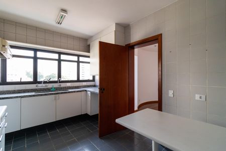 Apartamento à venda com 189m², 3 quartos e 3 vagas Apartamento à venda com 189m², 3 quartos e 3 vagasCozinha