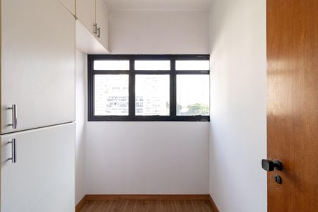Apartamento à venda com 189m², 3 quartos e 3 vagas Apartamento à venda com 189m², 3 quartos e 3 vagasQuarto de Serviço