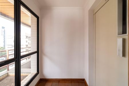 Apartamento à venda com 189m², 3 quartos e 3 vagas Apartamento à venda com 189m², 3 quartos e 3 vagasHall privativo