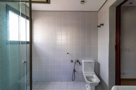 Apartamento à venda com 189m², 3 quartos e 3 vagas Apartamento à venda com 189m², 3 quartos e 3 vagasBanheiro da Suíte 1