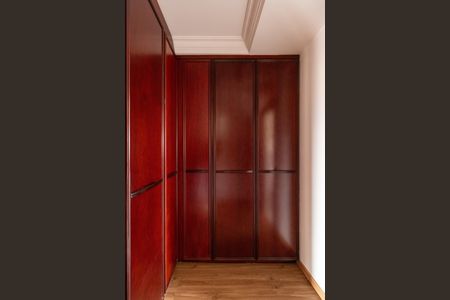 Apartamento à venda com 189m², 3 quartos e 3 vagas Apartamento à venda com 189m², 3 quartos e 3 vagasCloset da suíte 1