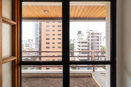 Apartamento à venda com 189m², 3 quartos e 3 vagas Apartamento à venda com 189m², 3 quartos e 3 vagasHall privativo