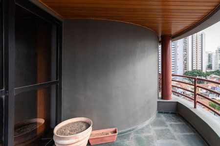 Apartamento à venda com 189m², 3 quartos e 3 vagas Apartamento à venda com 189m², 3 quartos e 3 vagasVaranda