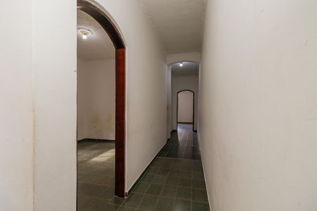 Casa à venda com 249m², 3 quartos e 2 vagas Casa à venda com 249m², 3 quartos e 2 vagasCorredor
