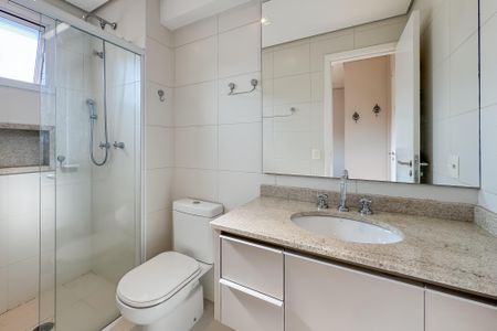 Apartamento à venda com 149m², 3 quartos e 3 vagas Apartamento à venda com 149m², 3 quartos e 3 vagasBanheiro da Suíte 1