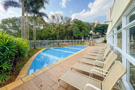 Apartamento à venda com 149m², 3 quartos e 3 vagas Apartamento à venda com 149m², 3 quartos e 3 vagasÁrea comum - Piscina