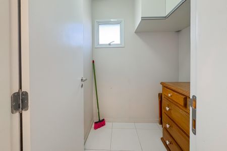 Apartamento à venda com 149m², 3 quartos e 3 vagas Apartamento à venda com 149m², 3 quartos e 3 vagasQuarto de Serviço