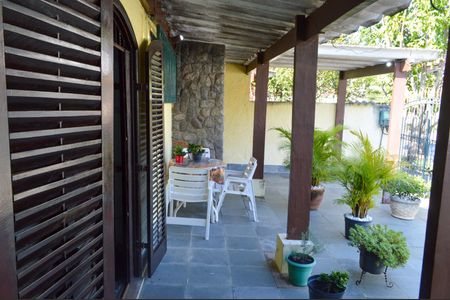 Casa de condomínio para alugar com 153m², 3 quartos e 1 vagaVaranda