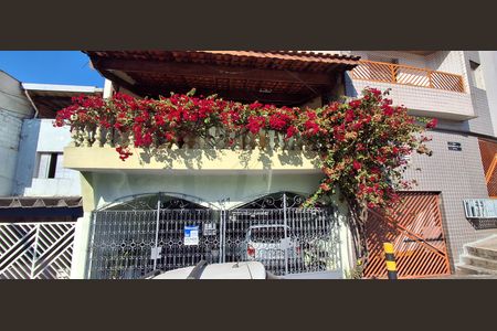 Casa à venda com 134m², 3 quartos e 3 vagas Casa à venda com 134m², 3 quartos e 3 vagasFachada