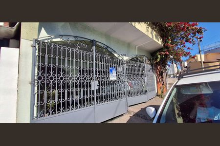 Casa à venda com 134m², 3 quartos e 3 vagas Casa à venda com 134m², 3 quartos e 3 vagasFachada