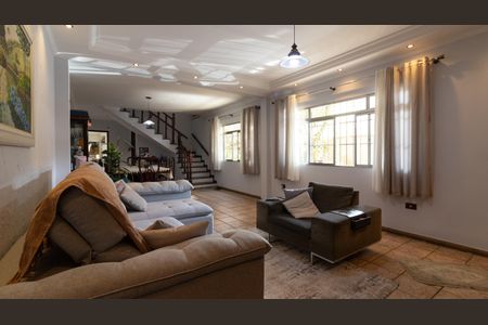 Casa à venda com 328m², 4 quartos e 8 vagasSala