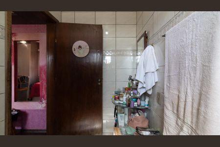 Casa à venda com 328m², 4 quartos e 8 vagasBanheiro da Suíte 2