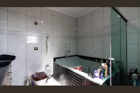 Casa à venda com 328m², 4 quartos e 8 vagasBanheiro da Suíte 1