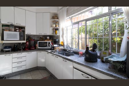 Casa à venda com 328m², 4 quartos e 8 vagasCozinha