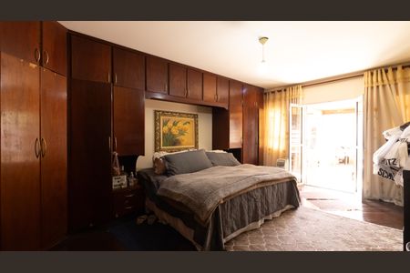 Casa à venda com 328m², 4 quartos e 8 vagasSuíte 1