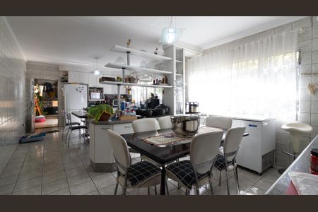 Casa à venda com 328m², 4 quartos e 8 vagasCozinha
