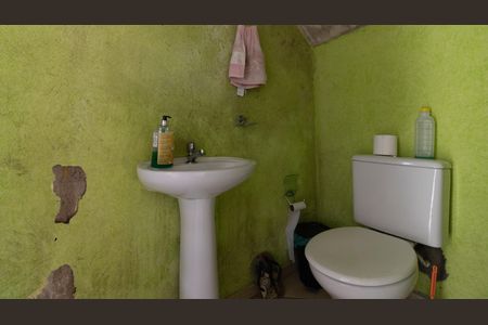 Casa à venda com 328m², 4 quartos e 8 vagasBanheiro de Serviço