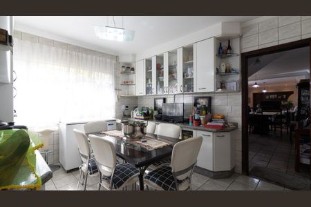 Casa à venda com 328m², 4 quartos e 8 vagasCozinha