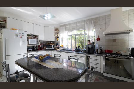 Casa à venda com 328m², 4 quartos e 8 vagasCozinha