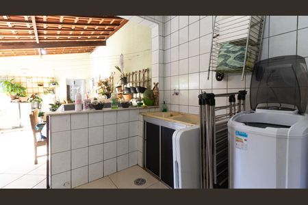 Casa à venda com 328m², 4 quartos e 8 vagasÁrea de Serviço