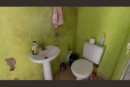 Casa à venda com 328m², 4 quartos e 8 vagasBanheiro de Serviço