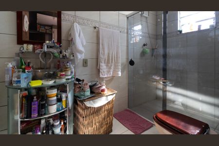 Casa à venda com 328m², 4 quartos e 8 vagasBanheiro da Suíte 2