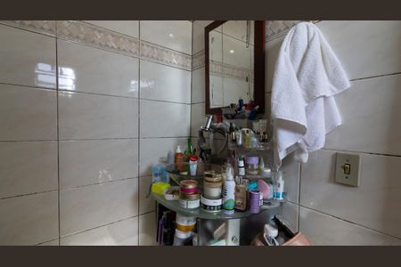 Casa à venda com 328m², 4 quartos e 8 vagasBanheiro da Suíte 2