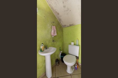 Casa à venda com 328m², 4 quartos e 8 vagasBanheiro de Serviço