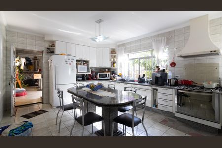 Casa à venda com 328m², 4 quartos e 8 vagasCozinha