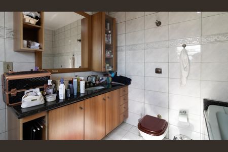 Casa à venda com 328m², 4 quartos e 8 vagasBanheiro da Suíte 1