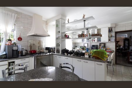 Casa à venda com 328m², 4 quartos e 8 vagasCozinha