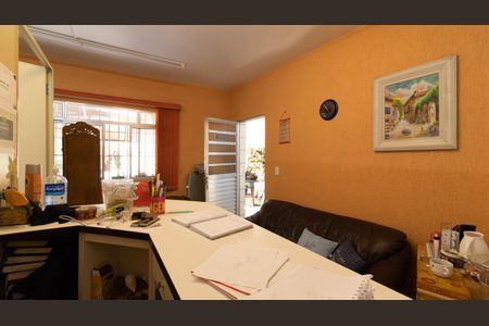 Casa à venda com 328m², 4 quartos e 8 vagasQuarto de Serviço