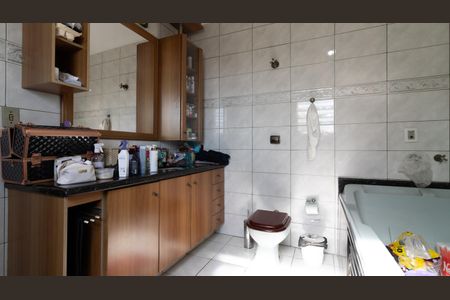 Casa à venda com 328m², 4 quartos e 8 vagasBanheiro da Suíte 1