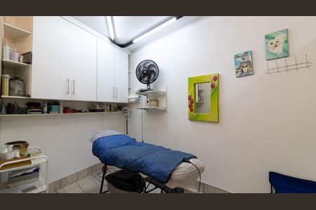 Casa à venda com 328m², 4 quartos e 8 vagasQuarto de Serviço