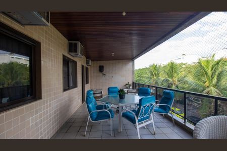 Apartamento à venda com 115m², 4 quartos e 2 vagasVaranda