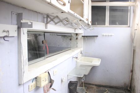 Casa à venda com 199m², 5 quartos e 1 vagaÁrea de Serviço