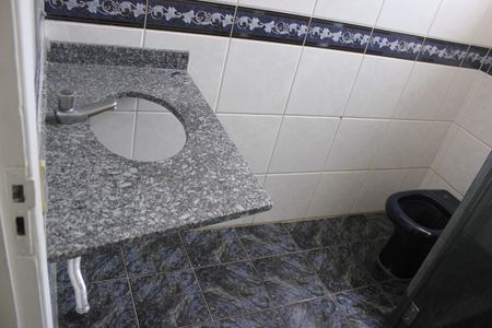 Casa à venda com 199m², 5 quartos e 1 vagaBanheiro 2