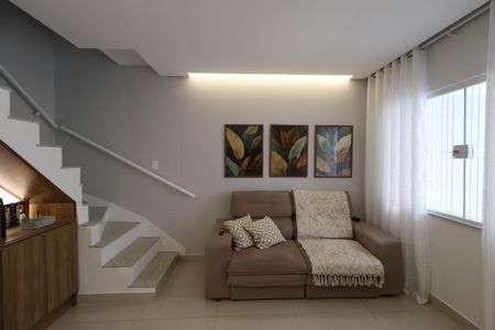 Casa à venda com 120m², 3 quartos e 1 vaga Casa à venda com 120m², 3 quartos e 1 vagaSala