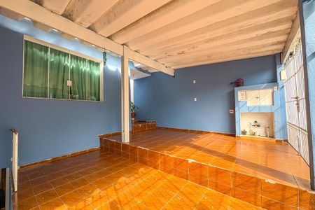 Casa à venda com 210m², 2 quartos e 2 vagas Casa à venda com 210m², 2 quartos e 2 vagasGaragem