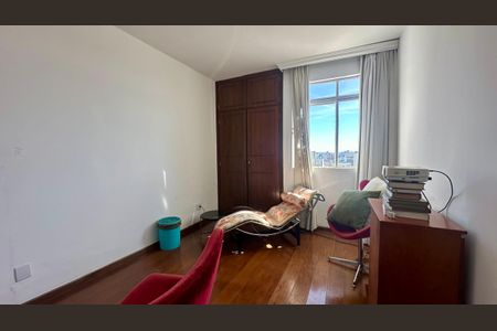 Casa à venda com 246m², 5 quartos e 3 vagasQuarto 2