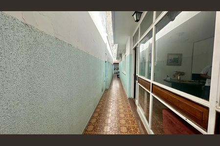 Casa à venda com 246m², 5 quartos e 3 vagasLateral da casa