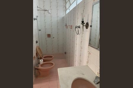 Casa à venda com 246m², 5 quartos e 3 vagasBanheiro