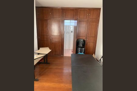 Casa à venda com 246m², 5 quartos e 3 vagasQuarto 4