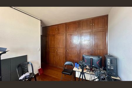 Casa à venda com 246m², 5 quartos e 3 vagasQuarto 4