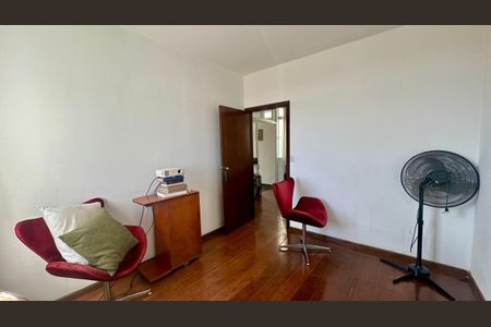 Casa à venda com 246m², 5 quartos e 3 vagasQuarto 2