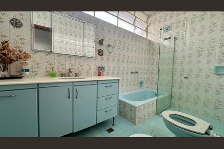 Casa à venda com 246m², 5 quartos e 3 vagasBanheiro