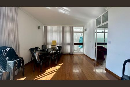 Casa à venda com 246m², 5 quartos e 3 vagasSala