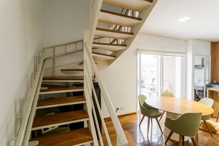 Apartamento para alugar com 170m², 3 quartos e 2 vagasEscada