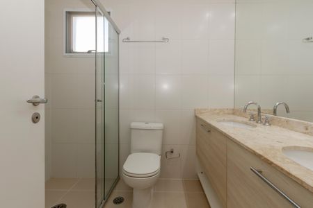Apartamento à venda com 148m², 3 quartos e 3 vagas Apartamento à venda com 148m², 3 quartos e 3 vagasBanheiro da Suíte 1