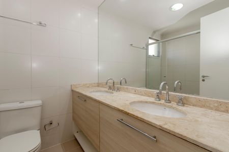 Apartamento à venda com 148m², 3 quartos e 3 vagas Apartamento à venda com 148m², 3 quartos e 3 vagasBanheiro da Suíte 1